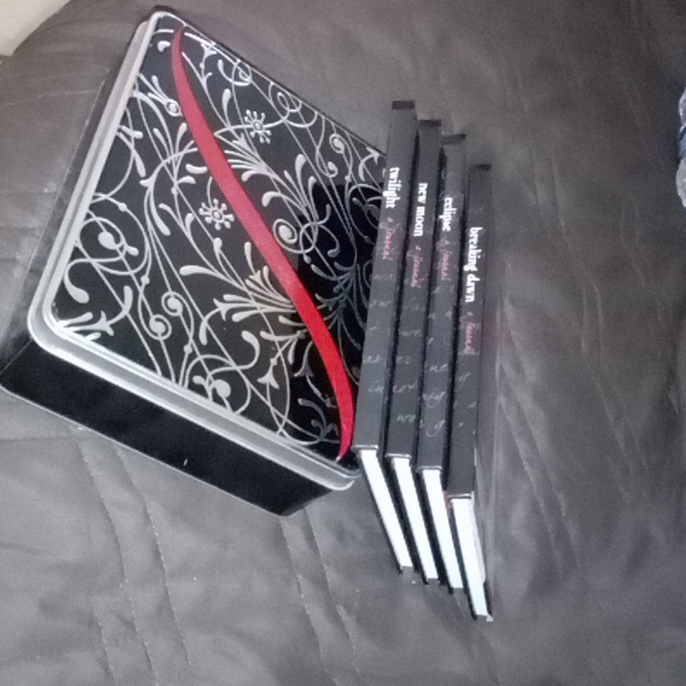 Twilight Saga Collectors 4 journal set with Tin